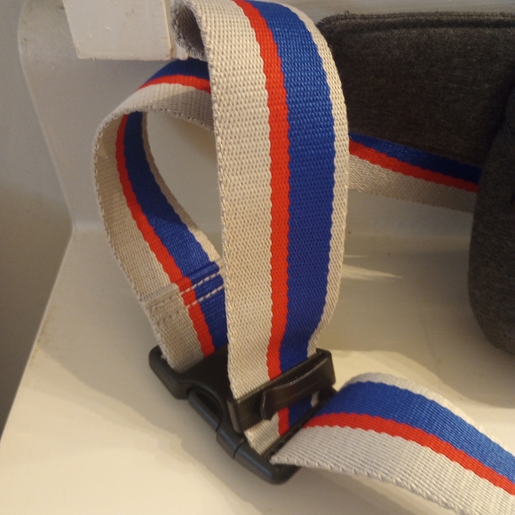 Champion crossbody/belt bag - Picture 4 of 9